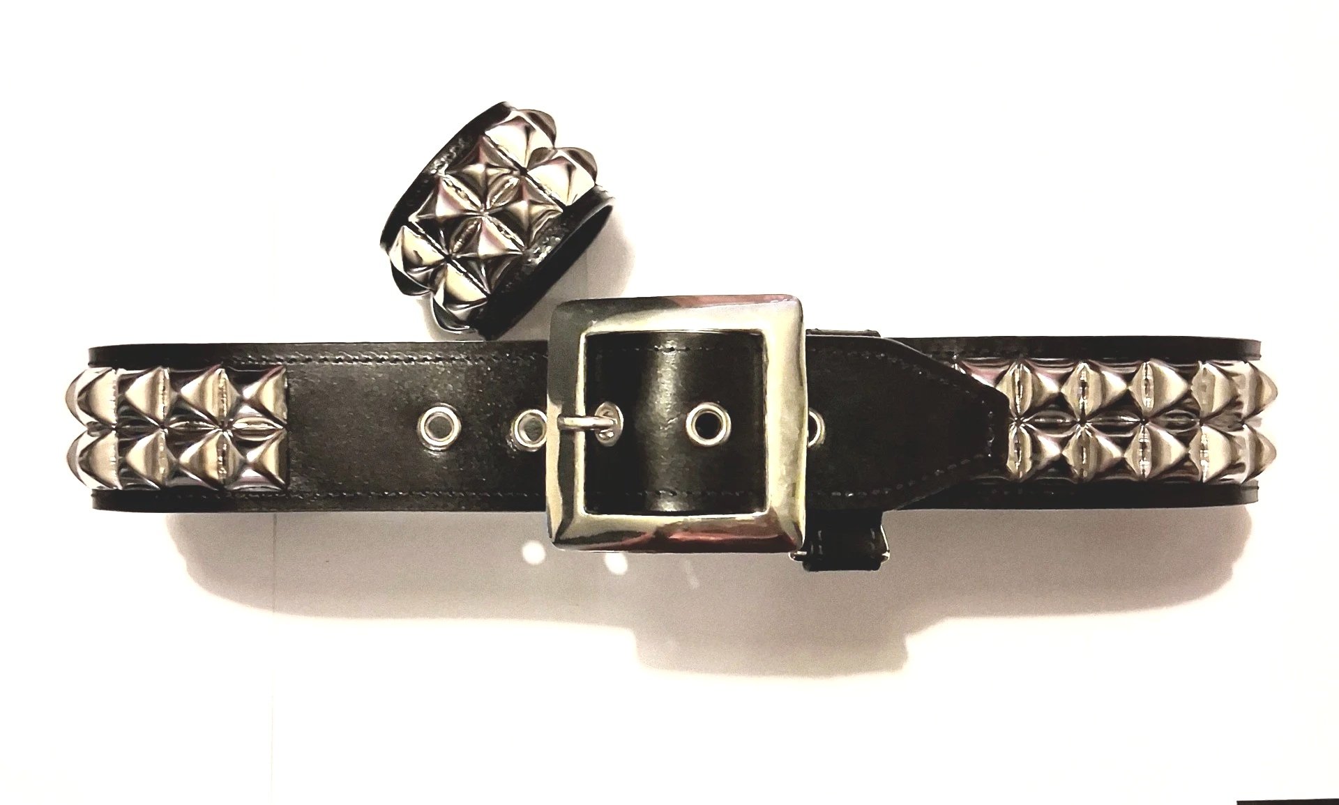 LW29 Square Pyramid Stud Belt — The London Leatherman